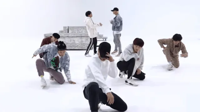 bts-jungkook-v-jimin-and-others-channalise-akshay-kumar-energetic-vibes-as-they-dance-on-najaa-song-viral-video